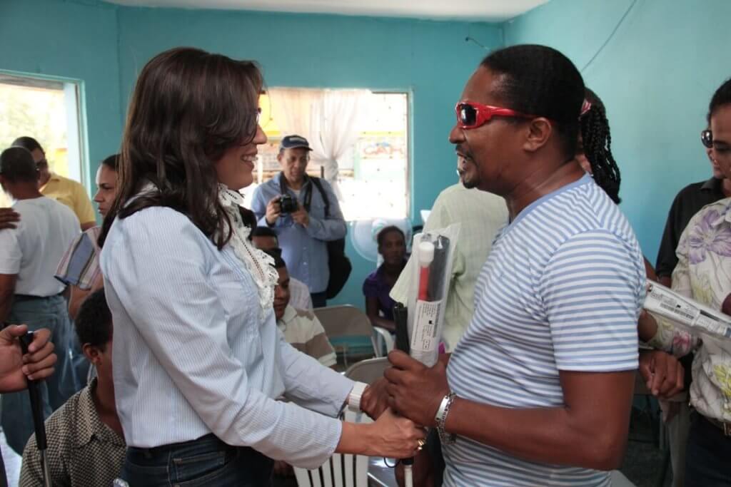 Fundación Francina entrega de Bastones a Alianza Dominicana