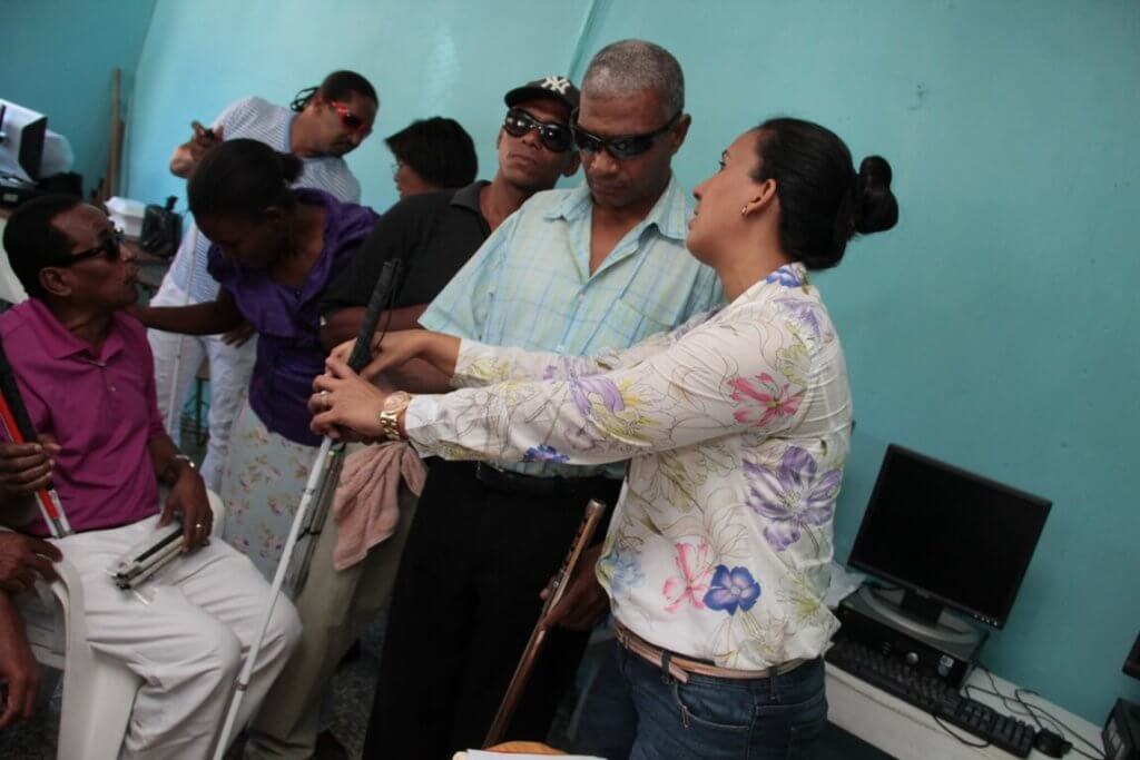 Fundación Francina entrega de Bastones a Alianza Dominicana